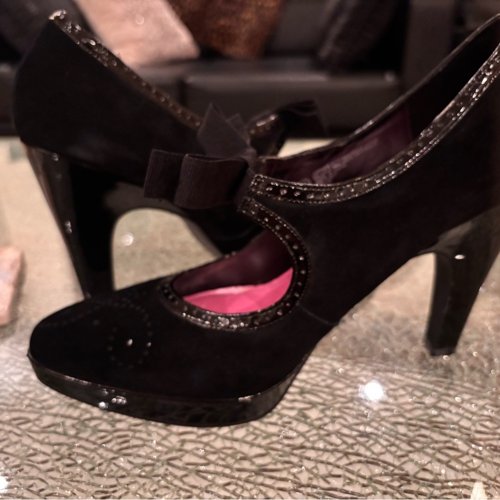 Isaac Mizrahi Black Suede Bow patentleather Pointed Toe Platform Mary Jane Heels - Picture 8 of 10
